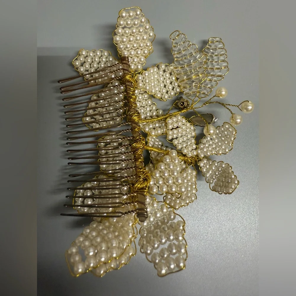 Elegant Pearl Floral Hair comb